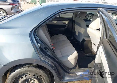 2015 Toyota Corolla Le z USA, uszkodzony, nr VIN 5YFBURHE4FP288590